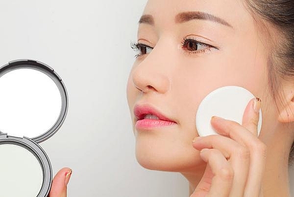 Bí quyết giúp trang điểm lâu trôi trong ngày hè