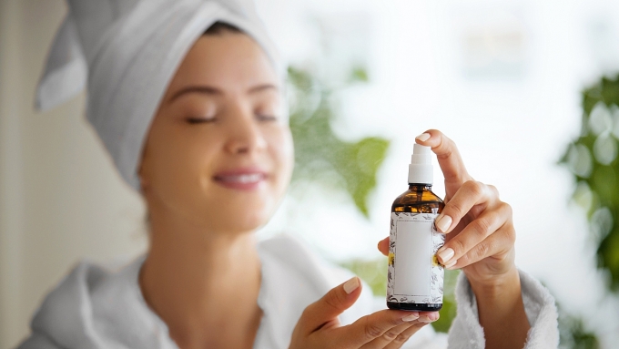 Bí quyết giúp trang điểm lâu trôi trong ngày hè