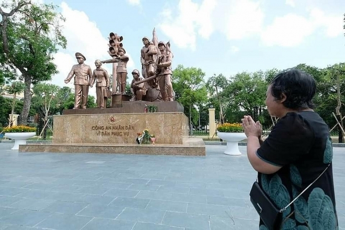 Người dân Hà Nội tri ân 3 chiến sĩ cảnh sát PCCC hi sinh