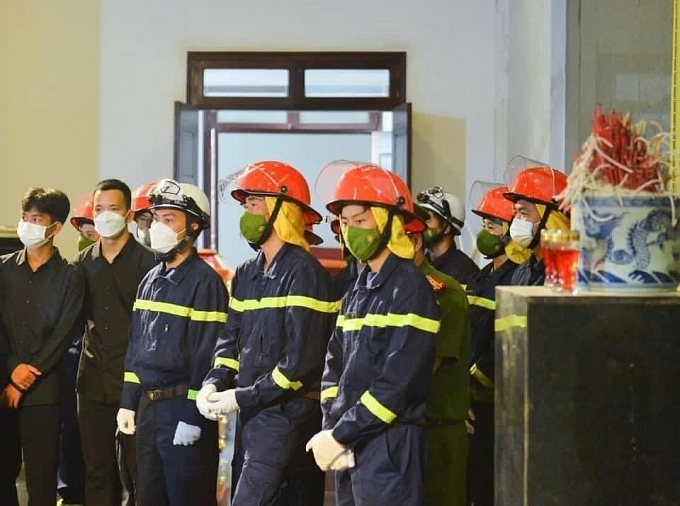 Hình ảnh đẫm nước mắt tại tang lễ 3 chiến sĩ PCCC hi sinh