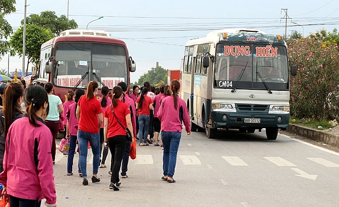 Rủi ro từ những chuyến xe đưa đón công nhân