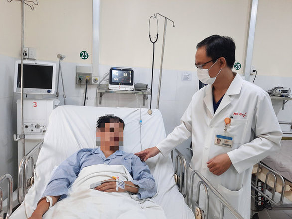 Thêm 5 trường hợp nhập viện vì ngộ độc rượu tại TP.HCM