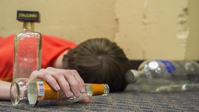 Ngộ độc rượu pha cồn Methanol: Đừng để mất mạng vì thiếu hiểu biết