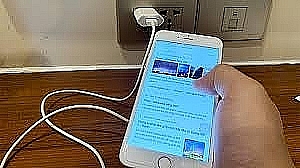 Lưu ý khi sạc pin điện thoại di động đề phòng nguy cơ cháy nổ