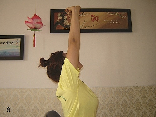 Động tác đơn giản giảm căng cơ cho nhân viên văn phòng