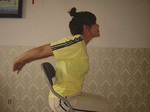 Động tác đơn giản giảm căng cơ cho nhân viên văn phòng