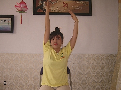 Động tác đơn giản giảm căng cơ cho nhân viên văn phòng