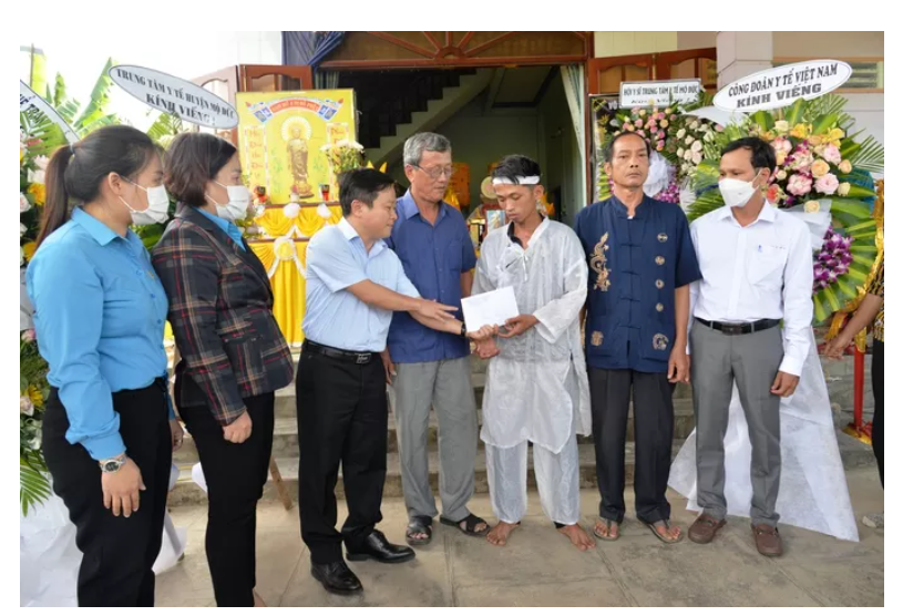 Nhân viên y tế bị người tâm thần đánh tử vong có hoàn cảnh neo đơn