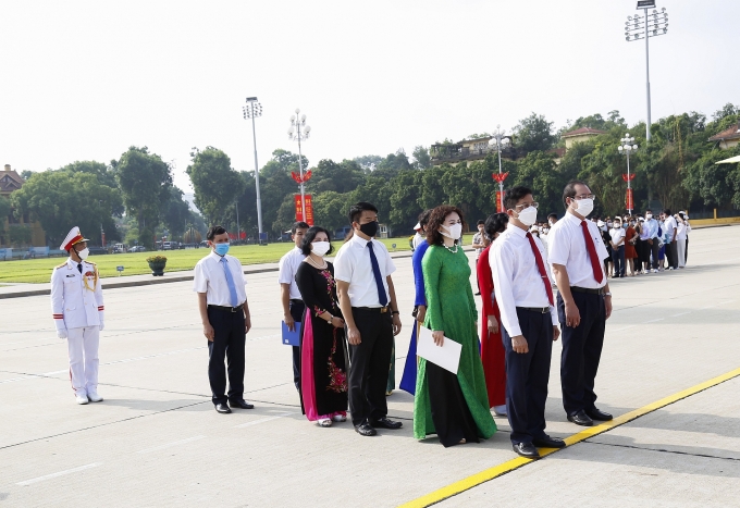 Học sinh giỏi và gia đình CNVCLĐ tiêu biểu báo công dâng Bác