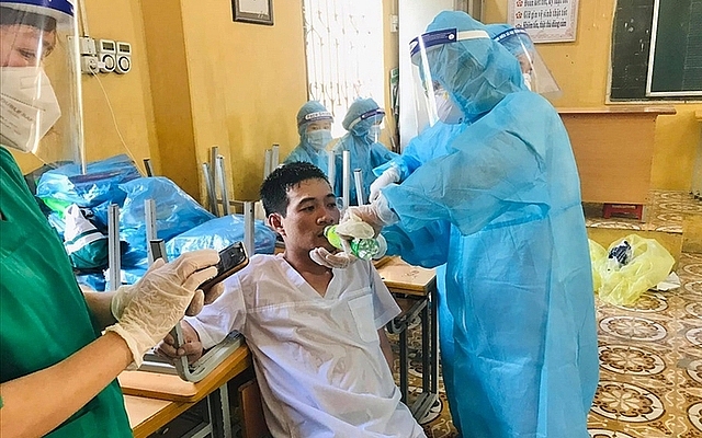 Viên chức y tế nghỉ việc có phải chỉ do lương thấp?