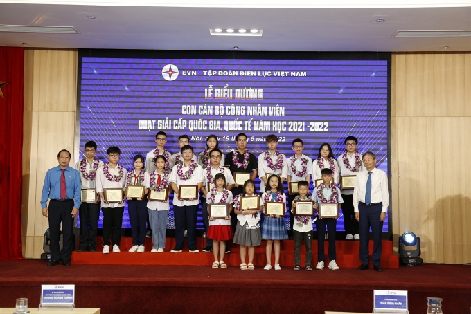 Nhiều gia đình có hoàn cảnh rất khó khăn vẫn tạo mọi động lực để con học tập