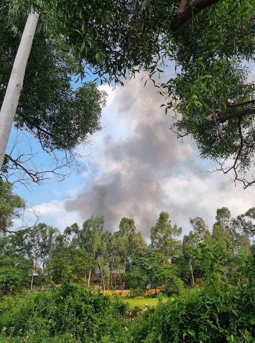 Cận cảnh đám cháy ngùn ngụt, khói bốc cao hàng trăm mét tại xí nghiệp hóa phẩm dầu
