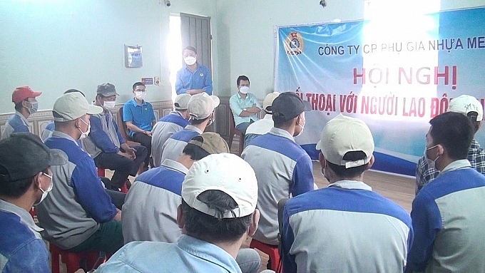 Thực hiện tốt đối thoại tại nơi làm việc sẽ góp phần ổn định QHLĐ. Trong ảnh: Hội nghị đối thoại với NLĐ năm 2022 tại Công ty Cổ phần Phụ gia nhựa Mega (Nghệ An). Ảnh: ĐỨC ANH.