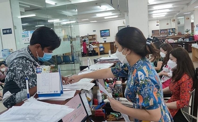 Người dân thực hiện các thủ tục BHXH. (Ảnh minh họa)