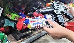 Báo động đồ chơi bạo lực 