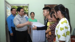 Gói hỗ trợ 6.600 tỷ - đừng để “lên tivi mà nhận”!