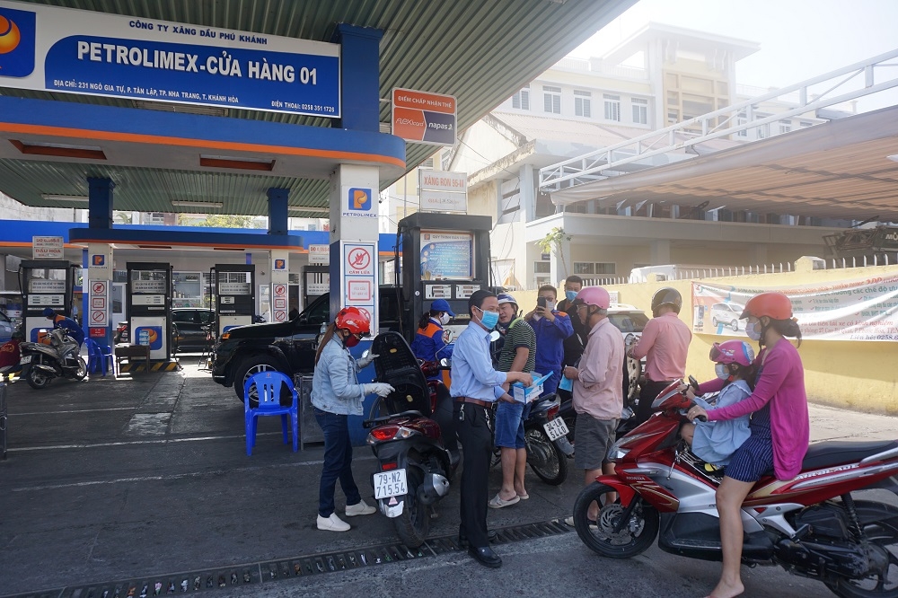 Vấn nạn xăng dầu giả, hậu quả thật