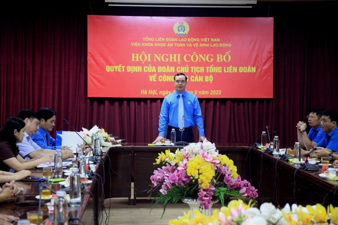 Trao Quyết định bổ nhiệm Viện trưởng Viện Khoa học ATVSLĐ