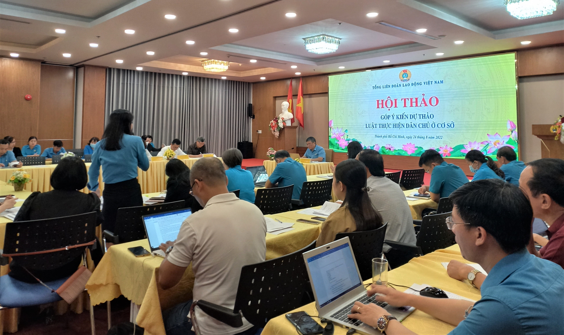 Dự thảo luật thực hiện dân chủ ở cơ sở: Điểm tựa lớn cho người lao động Dự thảo luật thực hiện dân chủ ở cơ sở: Điểm tựa lớn cho người lao động