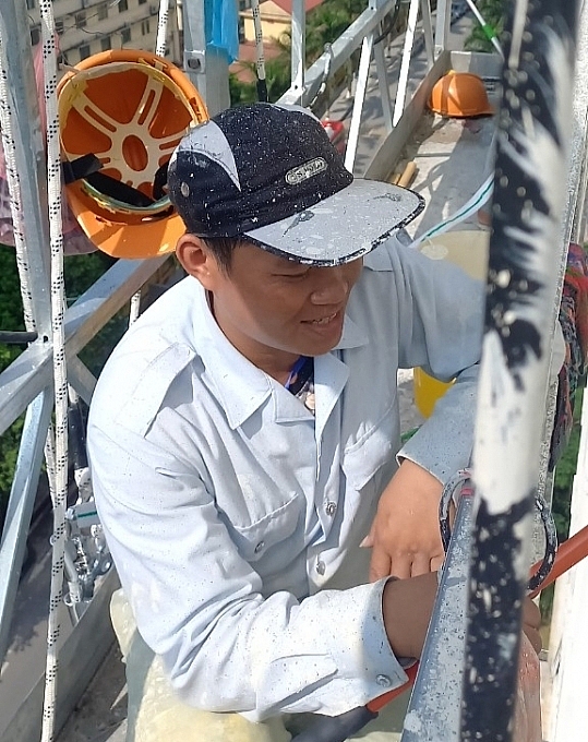 Cược mạng sống với nghề sơn tường nhà cao tầng ở Hà Nội