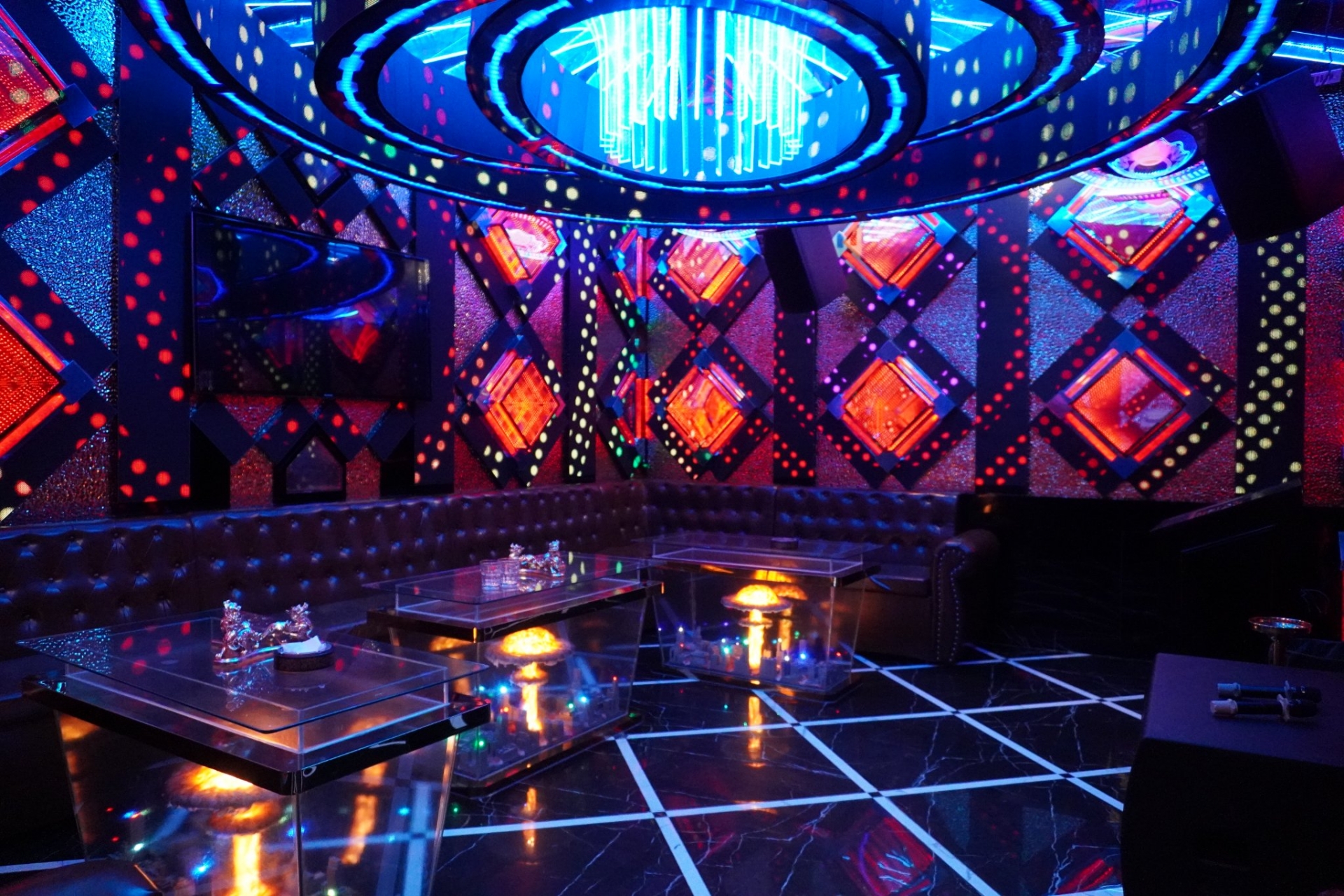 Vụ cháy quán karaoke ở Bình Dương: Cộng đồng bất an, bức xúc về vấn nạn “karaoke bẩn”