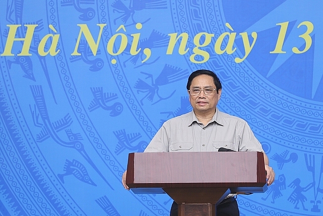 Thủ tướng: Sớm khắc phục tình trạng thiếu thuốc, đẩy nhanh tiêm chủng vaccine COVID-19