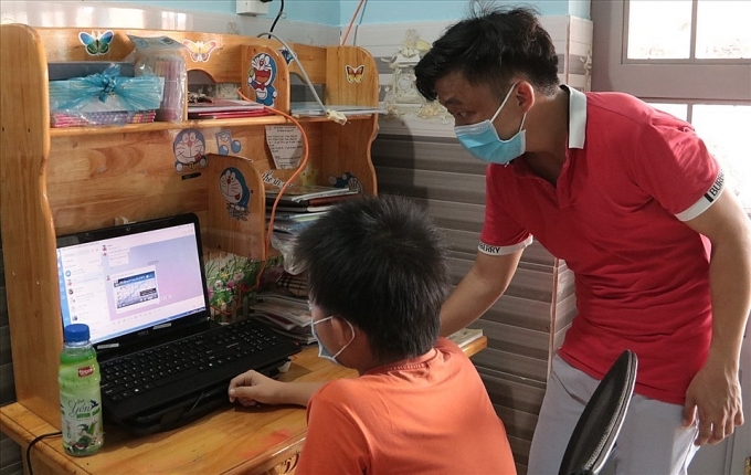 Giảm áp lực đầu năm học cho phụ huynh là công nhân lao động