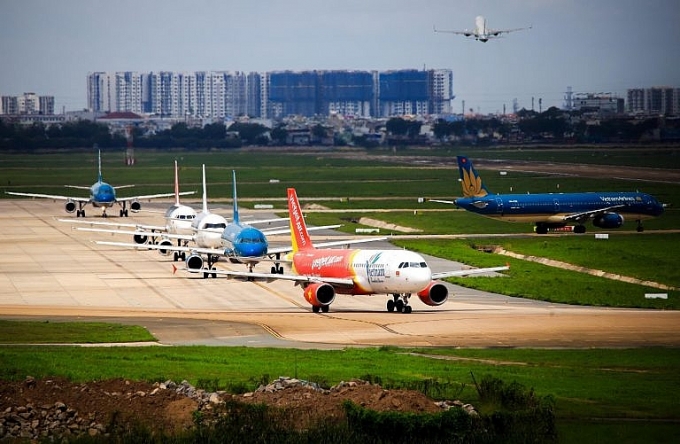 5 sân bay đóng cửa và hàng trăm chuyến bay đến miền Trung phải hủy vì bão Noru