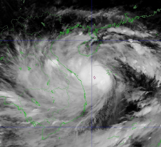 Bão số 4 Noru giật cấp 15 ập vào Thừa Thiên Huế - Quảng Ngãi