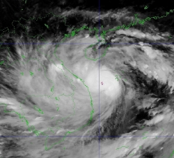 Bão số 4 Noru giật cấp 15 ập vào Thừa Thiên Huế - Quảng Ngãi