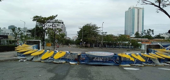 Huyện đảo Lý Sơn có hàng trăm nhà bị tốc mái do bão số 4 Noru, nhiều tàu cá bị chìm