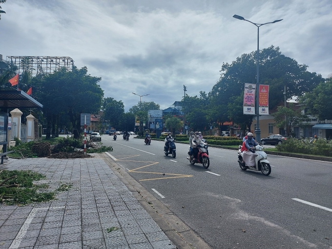 Huyện đảo Lý Sơn có hàng trăm nhà bị tốc mái do bão số 4 Noru, nhiều tàu cá bị chìm