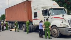 Tai nạn giữa xe đạp điện với container, 1 nam bảo vệ tử vong