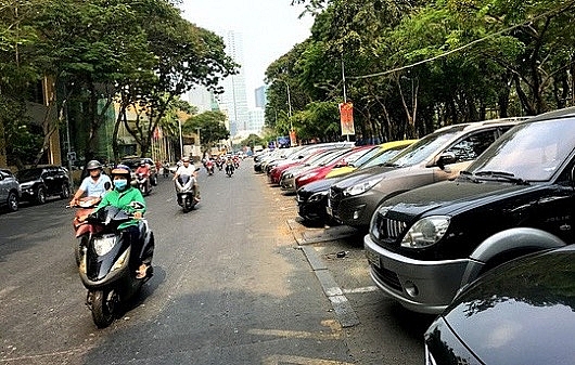 Xử lý nghiêm vụ người chiếm dụng chỗ đậu ôtô và đánh nhân viên thu phí ở TP. HCM