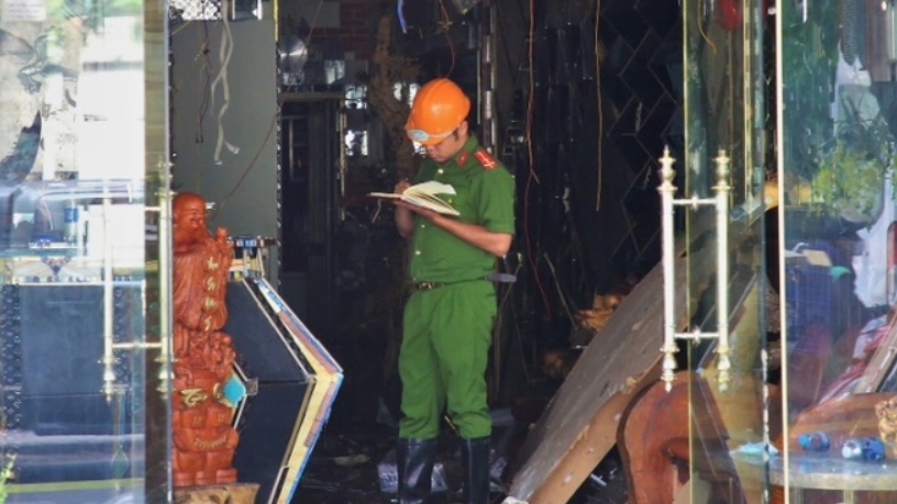 2 cán bộ trong vụ cháy quán karaoke An Phú bị tước danh hiệu Công an Nhân dân