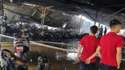 Hàng trăm xe máy của công nhân công ty may bị thiêu rụi hoàn toàn