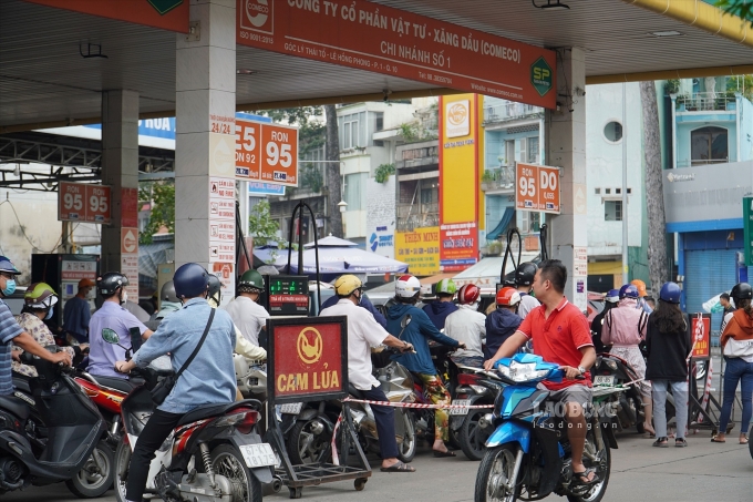 Hàng loạt cửa hàng hết xăng, Sở Công thương TPHCM nói gì?