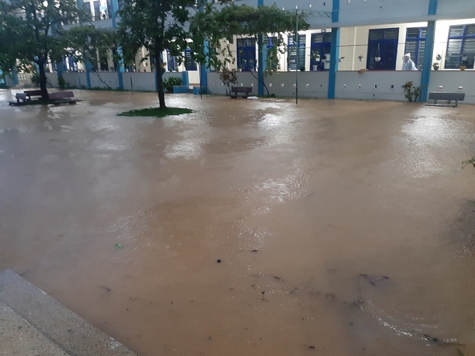 Đà Nẵng, Quảng Nam đóng cửa trường học, sơ tán dân vì mưa lũ