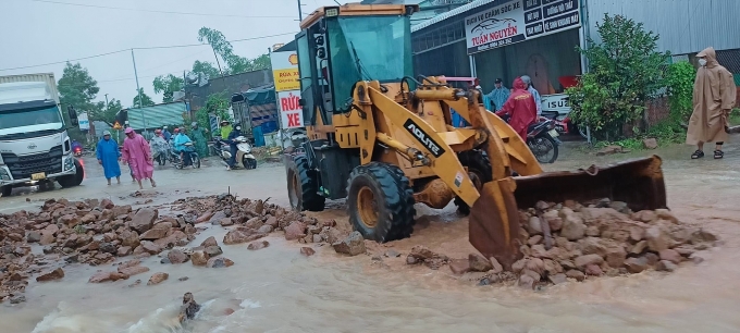 Đà Nẵng, Quảng Nam đóng cửa trường học, sơ tán dân vì mưa lũ