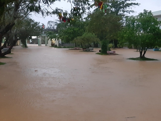 Đà Nẵng, Quảng Nam đóng cửa trường học, sơ tán dân vì mưa lũ