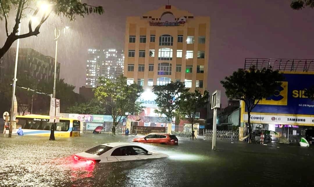 Đà Nẵng: Nhiều doanh nghiệp tạm ngưng sản xuất, khắc phục thiệt hại do mưa lũ lịch sử