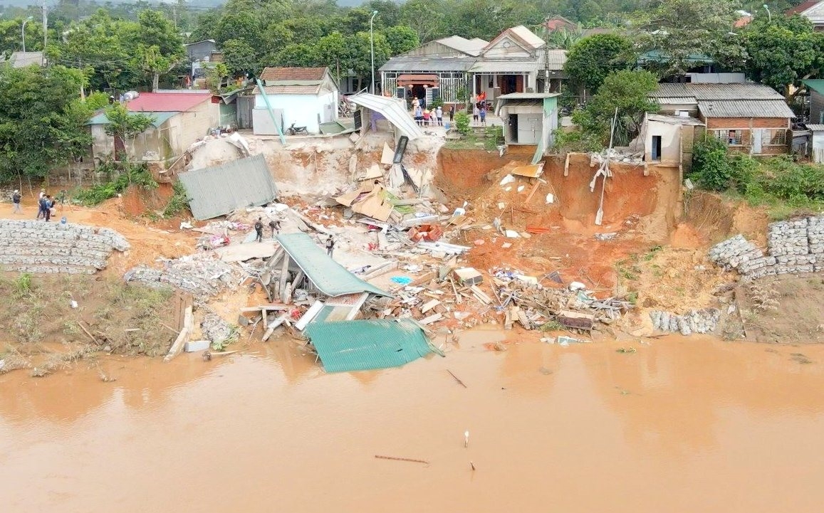 Phó Thủ tướng Lê Văn Thành kiểm tra công tác khắc phục hậu quả mưa lũ tại Quảng Trị