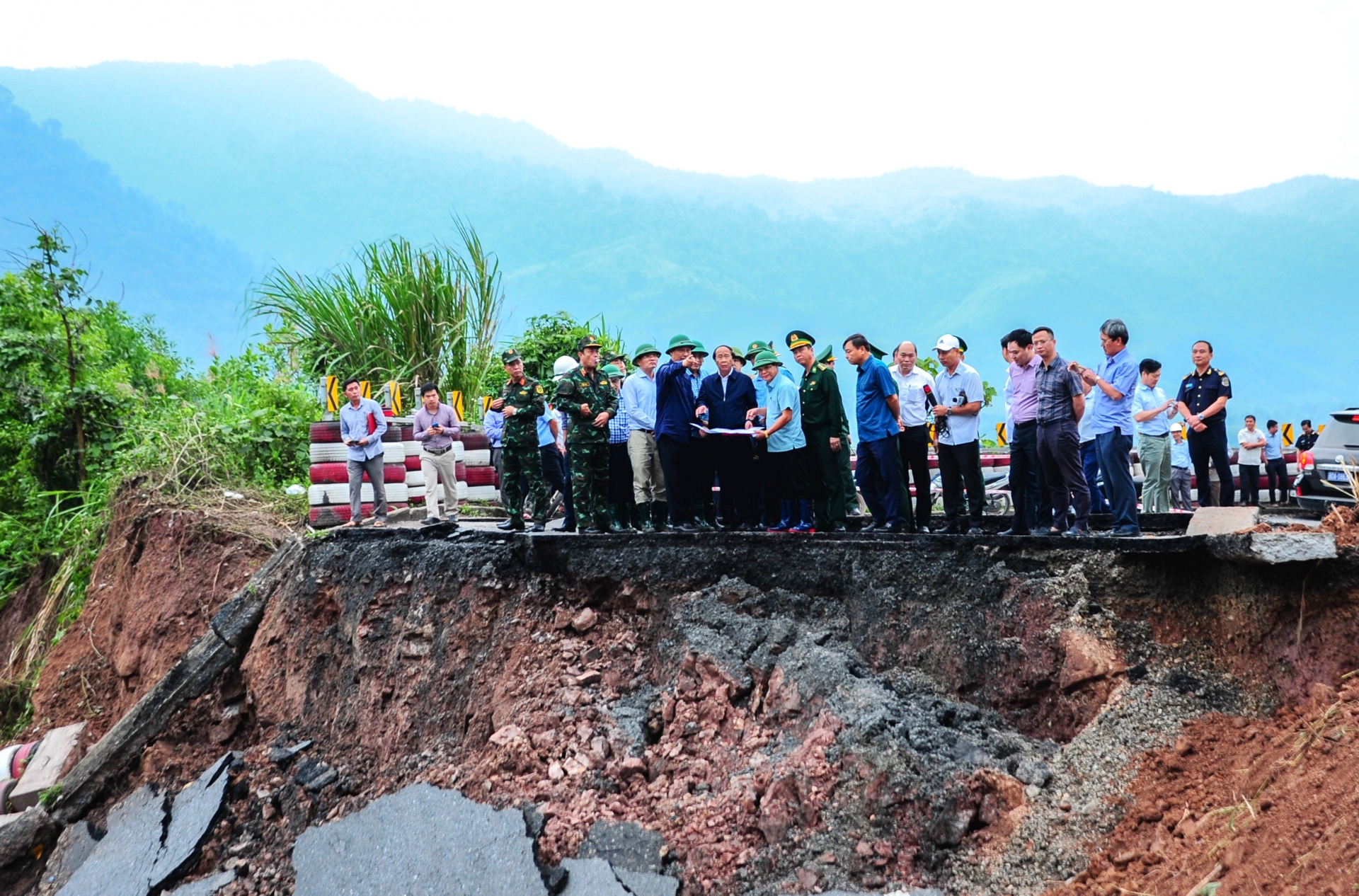 Phó Thủ tướng Lê Văn Thành kiểm tra công tác khắc phục hậu quả mưa lũ tại Quảng Trị