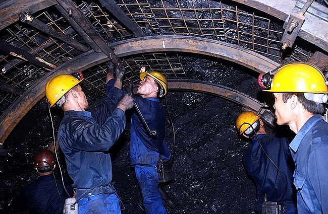 Công nhân ngành khai thác mỏ đối mặt với hàng loạt bệnh nghề nghiệp