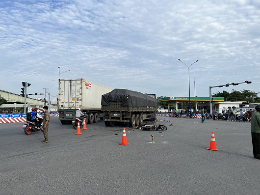 Hiện trường vụ tai nạn 4 người tử vong tại Bình Dương. Ảnh NLĐ