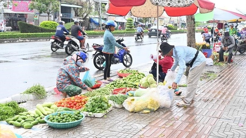 Chắt chiu từng đồng mua thực phẩm 