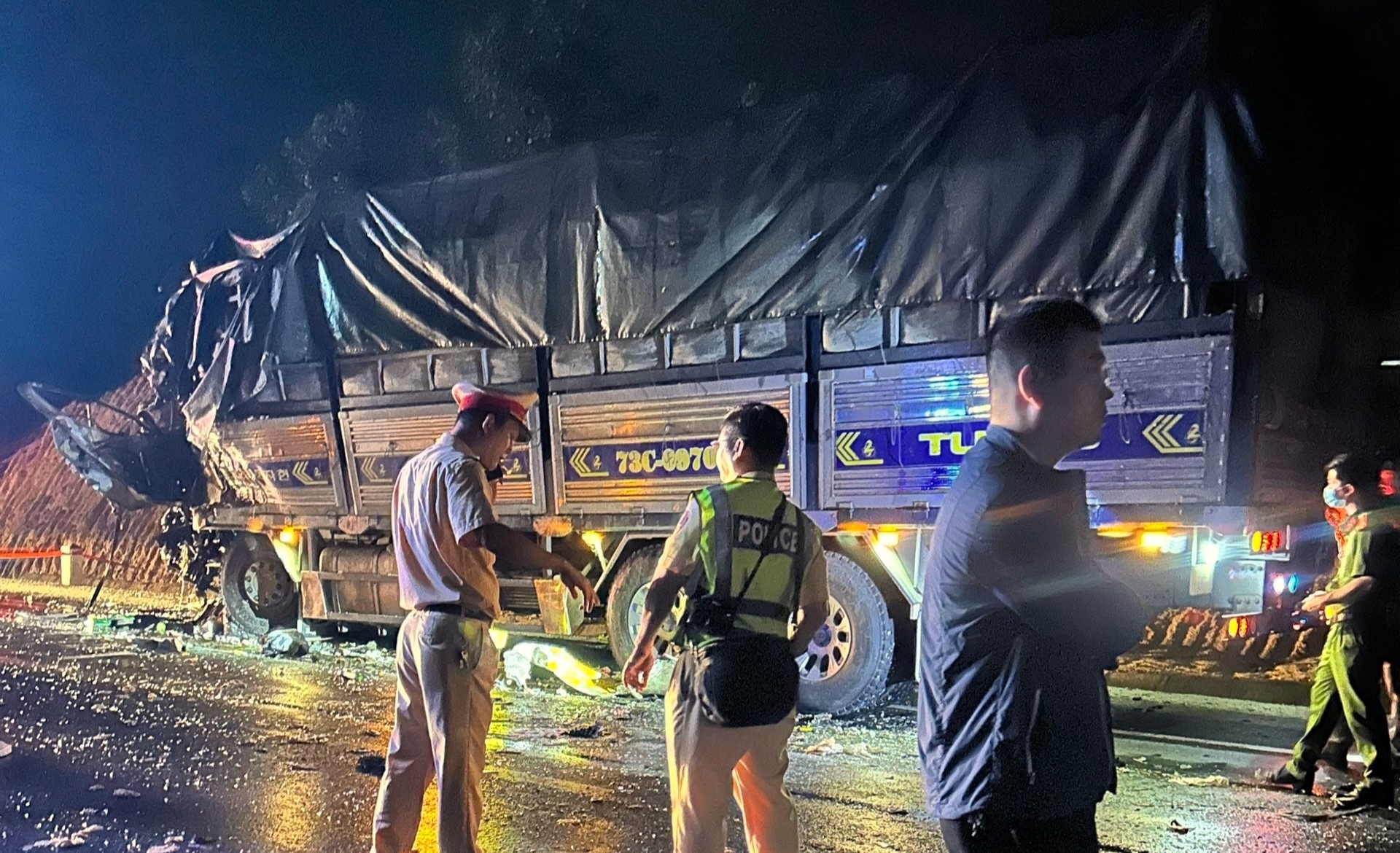 Tai nạn giao thông nghiêm trọng ở Thừa Thiên Huế khiến 2 người chết, 13 người bị thương