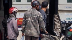 Tích trữ xăng dầu -"mang" hiểm họa cháy, nổ về nhà