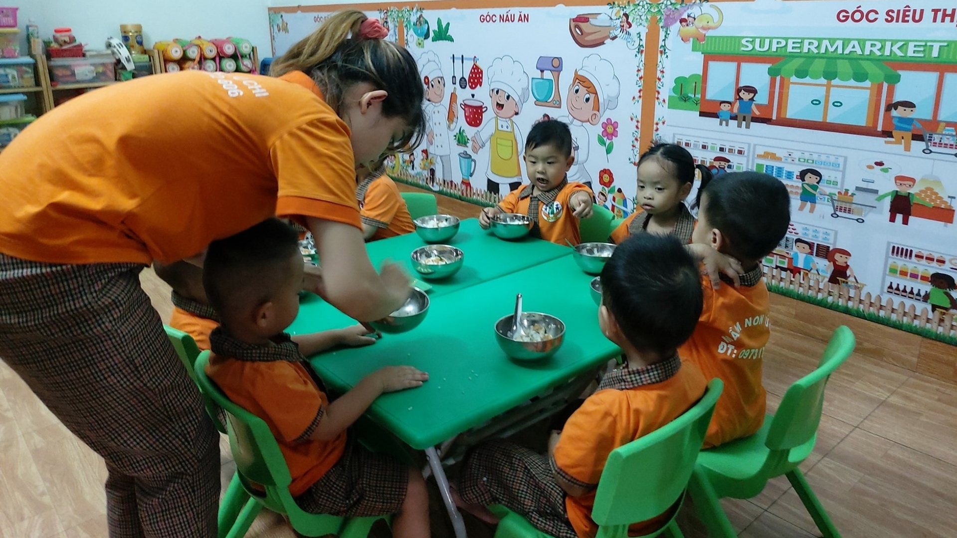 Giáo viên mầm non tư thục: “Khổ mà không thể kêu ai”