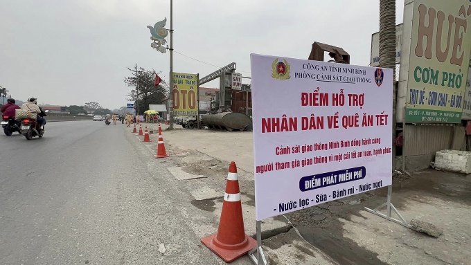 Các địa phương hỗ trợ người lao động trên đường về quê đón tết Nguyên đán